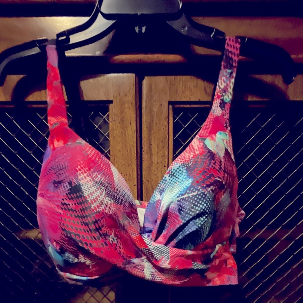 GO Womens Colorful Floral Women's swim top size Medium